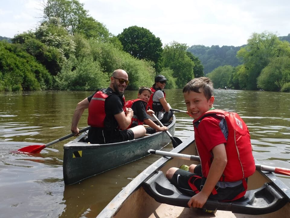 outdoor adventure canoeing in the wye valley