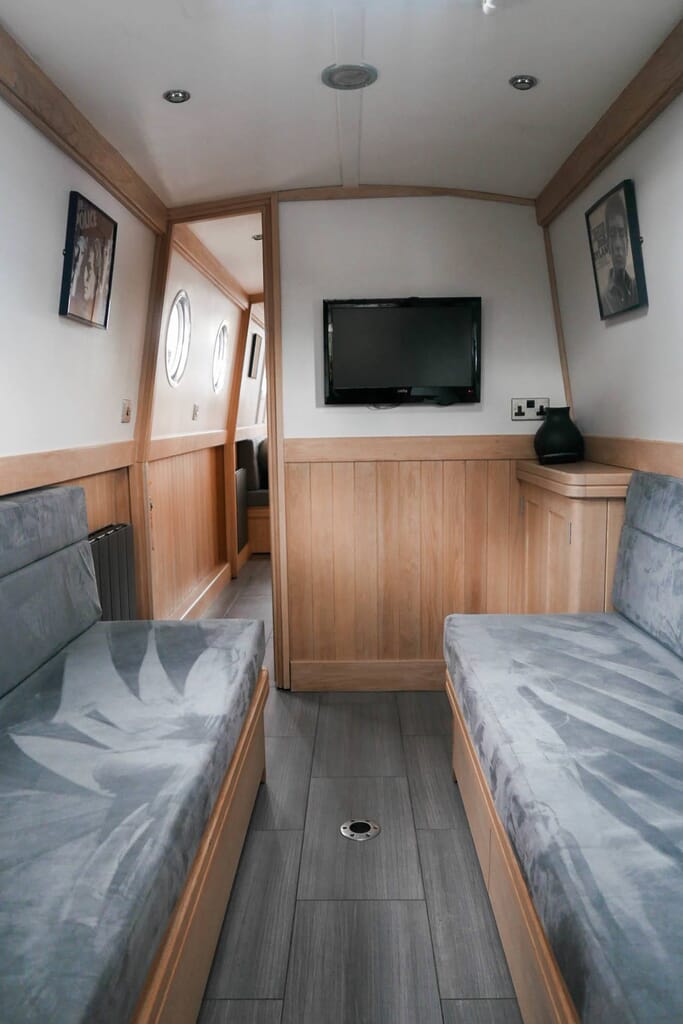 canal boat hire yorkshire - bearboating: inside MollyMoo boat canal boat hire yorkshire - bearboating: inside MollyMoo boat