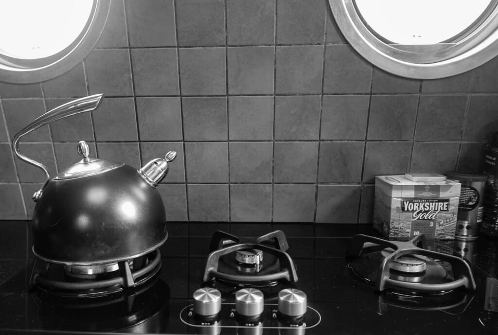 canal boat hire yorkshire - bearboating: inside MollyMoo boat canal boat hire yorkshire - bearboating: inside MollyMoo boat