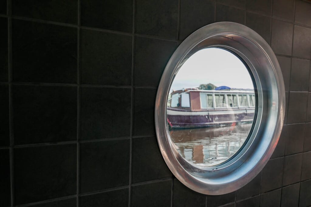 canal boat hire yorkshire - bearboating: inside MollyMoo boat canal boat hire yorkshire - bearboating: inside MollyMoo boat