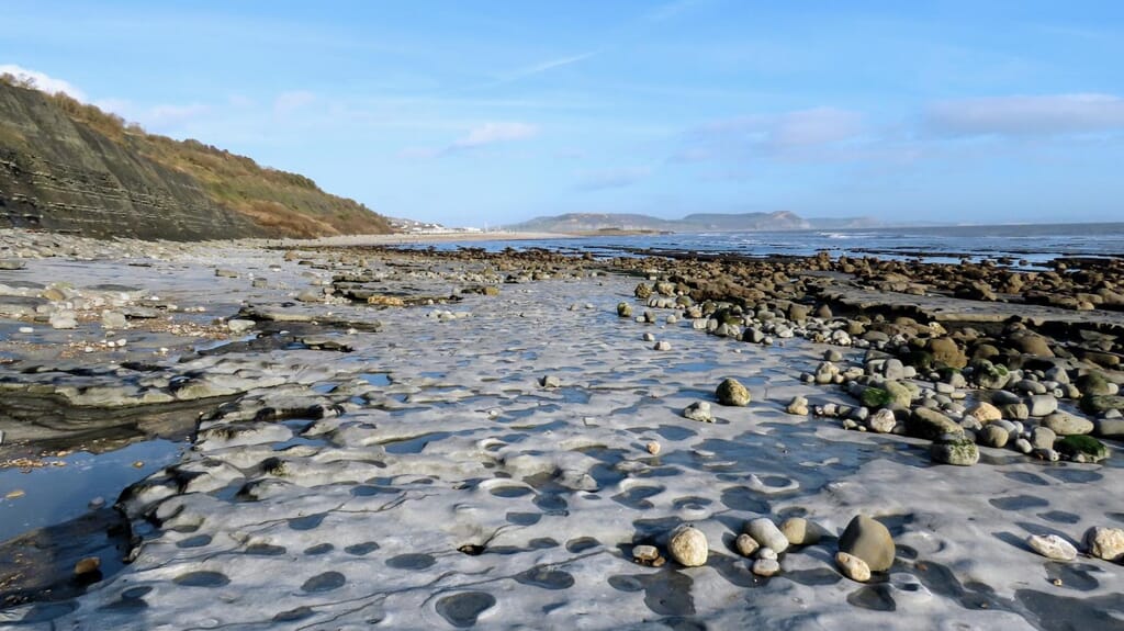 Things-to-do-in-lyme-regis ammonite graveyard monmouth beach Things-to-do-in-lyme-regis ammonite graveyard monmouth beach