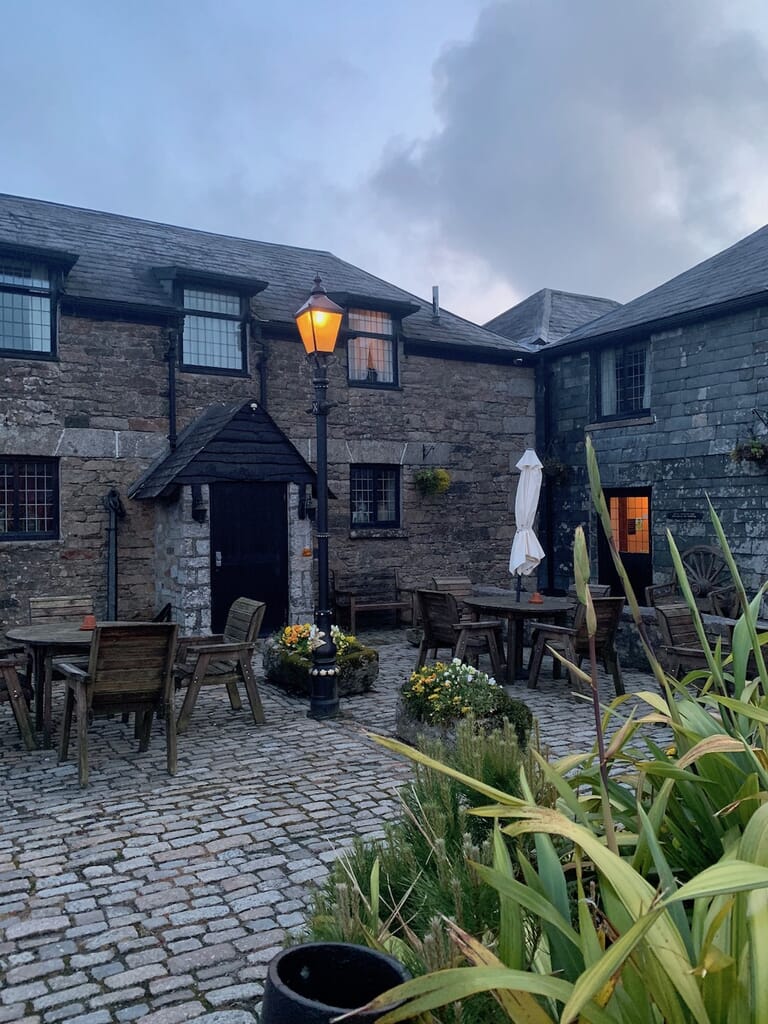 Jamaica Inn courtyard - haunted place in cornwall Jamaica Inn courtyard - haunted place in cornwall