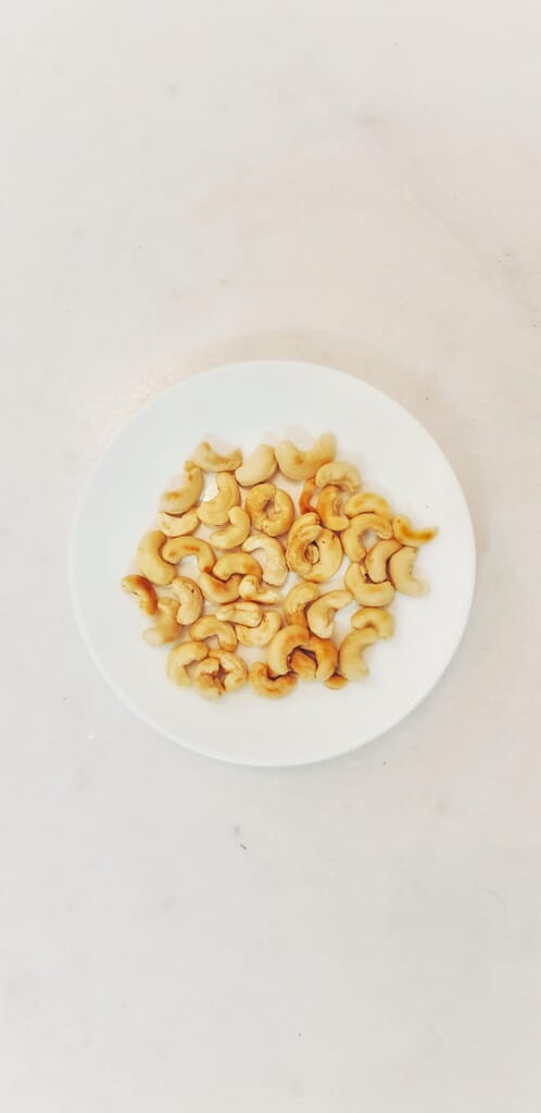 bowl of cashew nuts bowl of cashew nuts