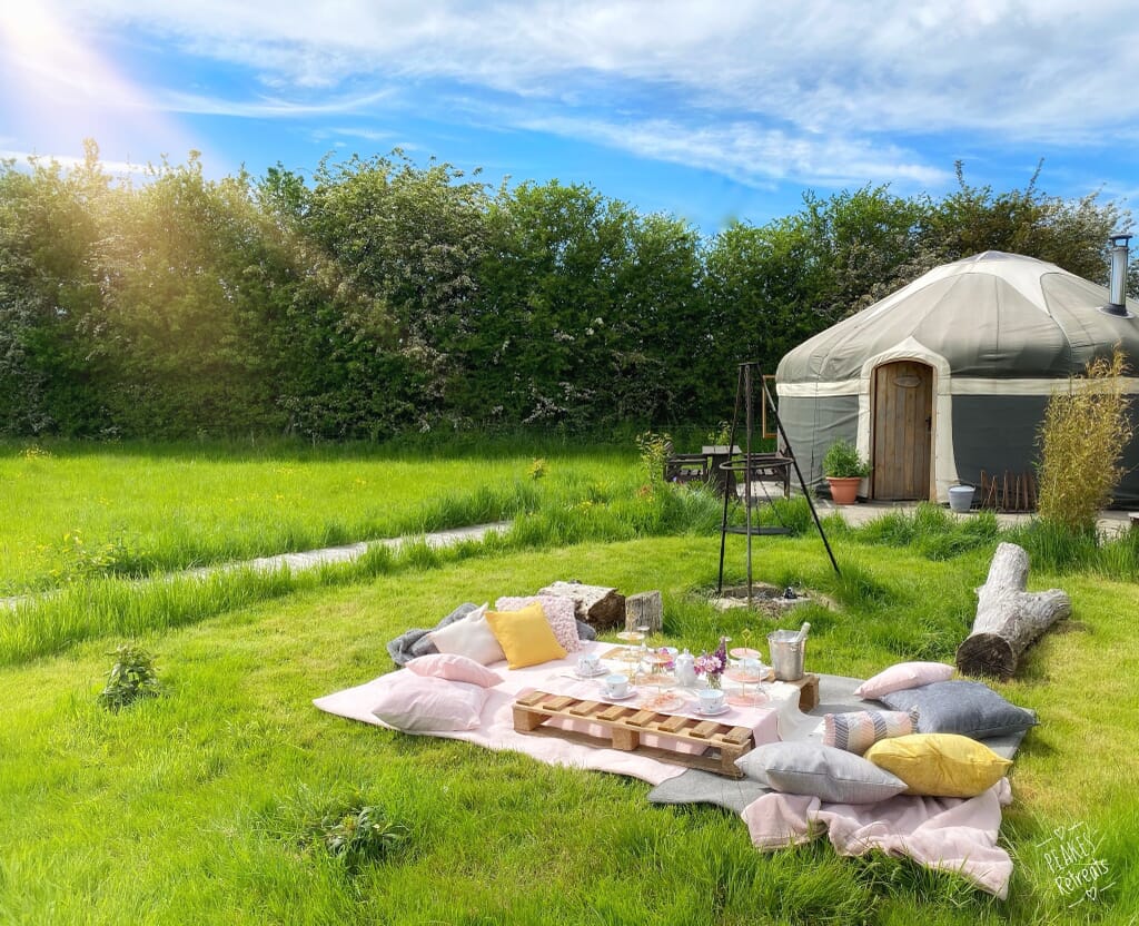 peake's retreats yurts in Staffordshire - picnic near yurt