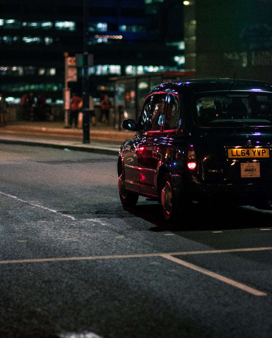 Black taxi tour London cab at night