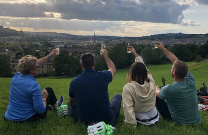 bath guided tour - people drinking prosecco