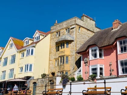holiday cottages lyme regis: sundial house