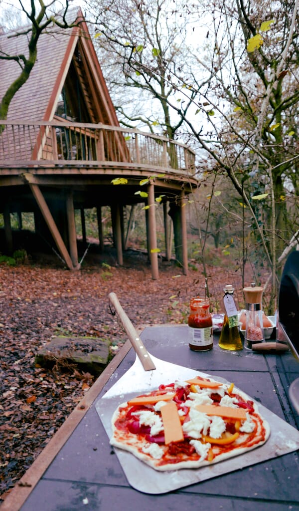 Hudnalls Hideout - treehouse to stay in, Wye Valley. Pizza and view of treehouse Hudnalls Hideout - treehouse to stay in, Wye Valley. Pizza and view of treehouse