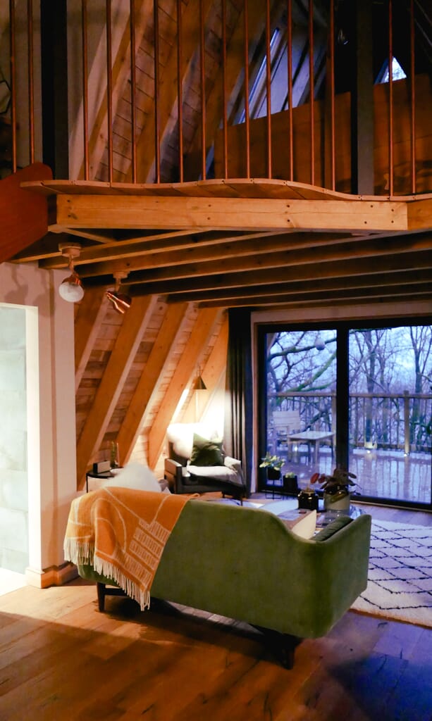 Hudnalls Hideout - treehouse to stay in, Wye Valley. Interior: lounge Hudnalls Hideout - treehouse to stay in, Wye Valley. Interior: lounge