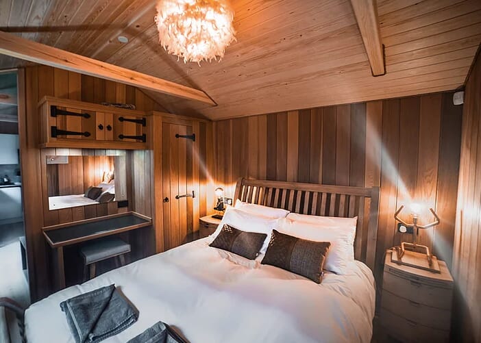 log cabin in woods sussex: coddiwomple - bedroom