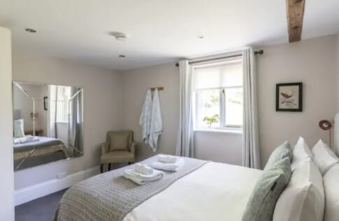 The Old Dairy Sussex - Self Catering Cottage with Indoor pool - main bedroom