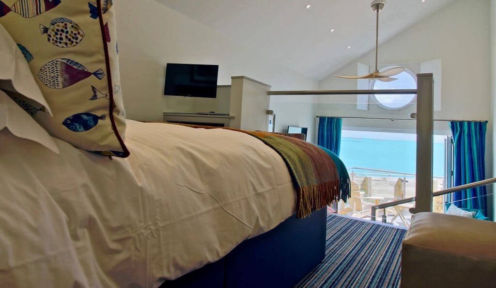 beachcroft beach huts - bedroom with view