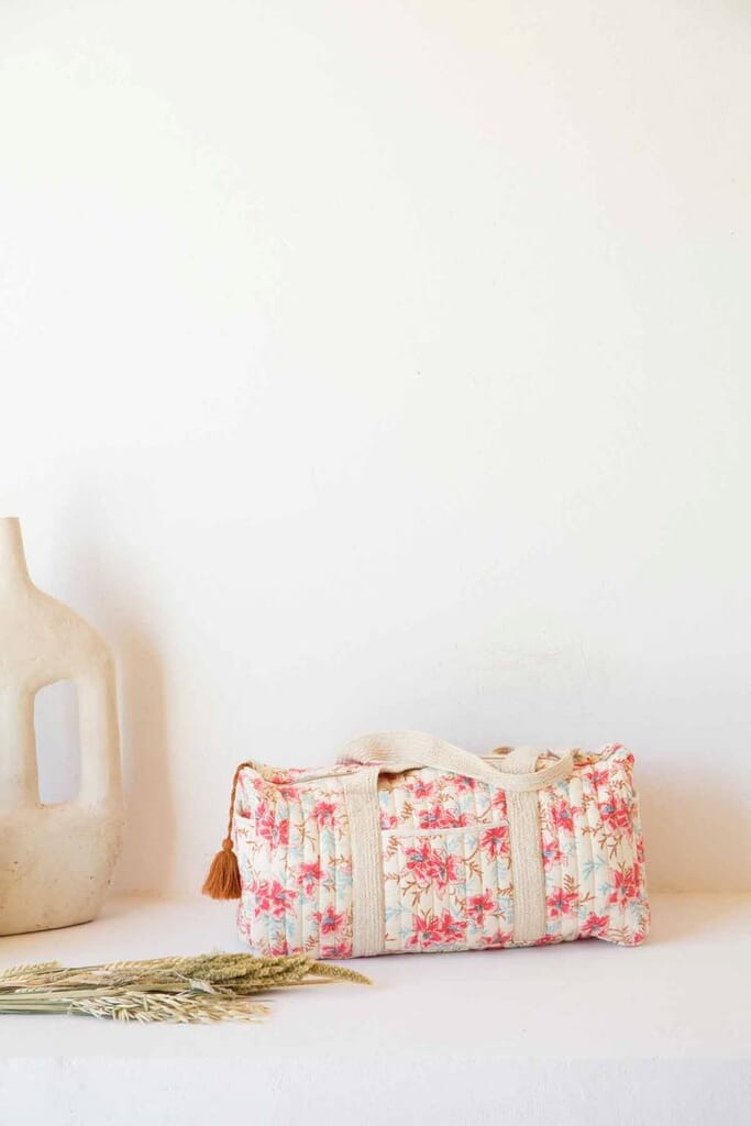 home-bag-vaeva-raspberry-flowers.jpg?w=683&h=1024&scale home-bag-vaeva-raspberry-flowers.jpg?w=683&h=1024&scale