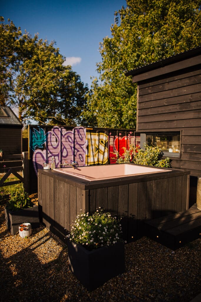 self-catering hertfordshire: bethnal - outdoor bath