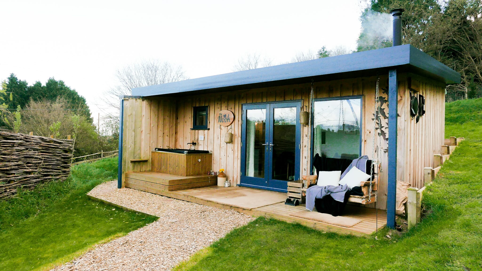 the-roost-glamping-in-forest-of-dean-outside