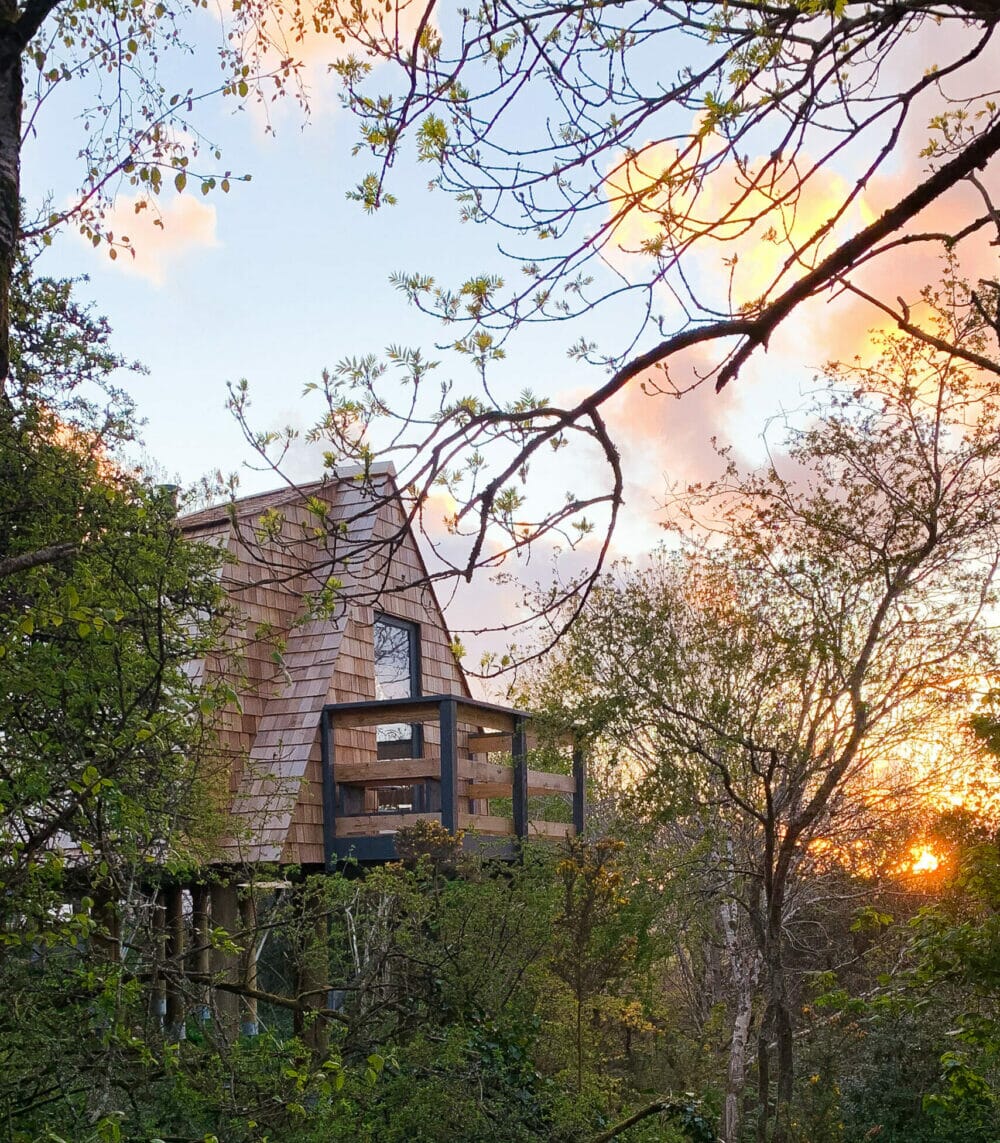 unique stays cornwall: kosel treehouse - sunset