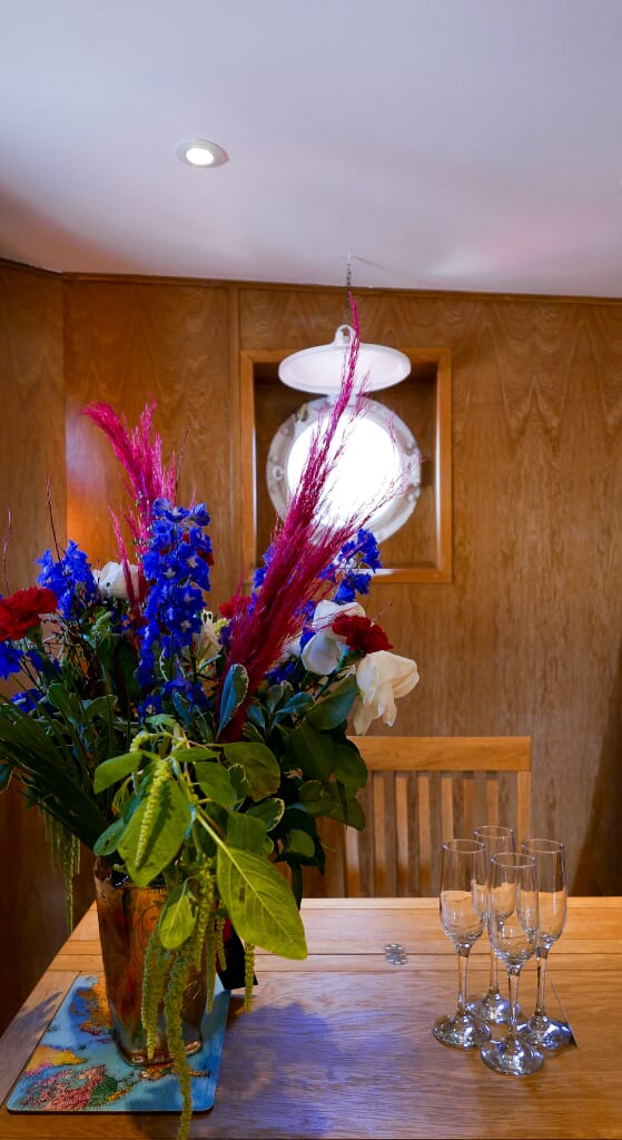 SULA-Lightship-Gloucester-Docks fresh flowers SULA-Lightship-Gloucester-Docks fresh flowers
