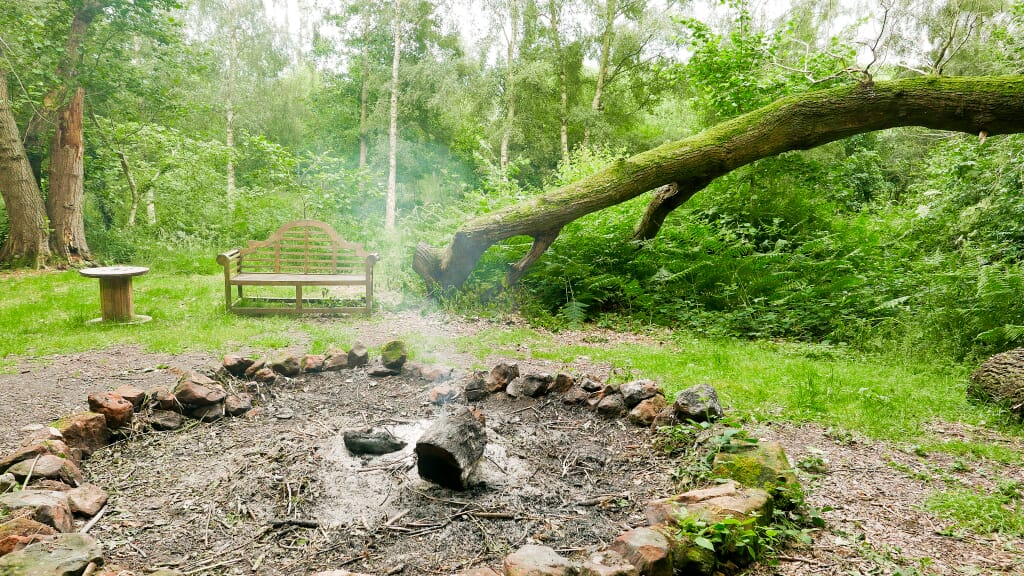 log cabins Shropshire - fire pit