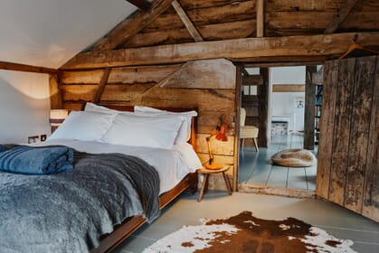 self-catering-ross-on-wye The Hayloft at Mad Dogs and Vintage Vans: bedroom
