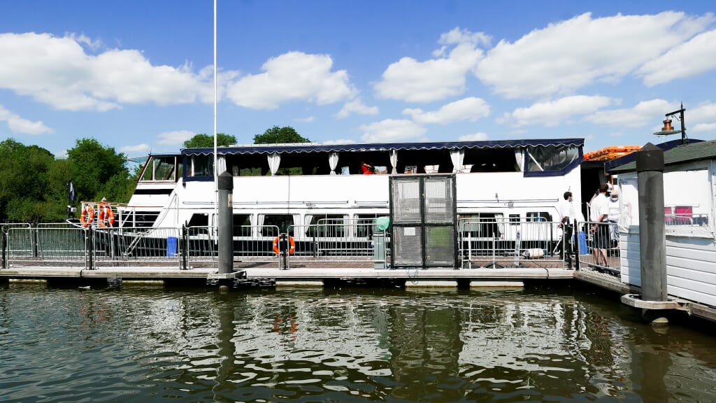 Cruise on the River Thames Cruise on the River Thames