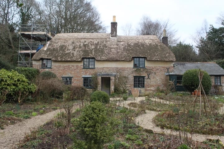 thomas hardy's cottage dorset - outside thomas hardy's cottage dorset - outside