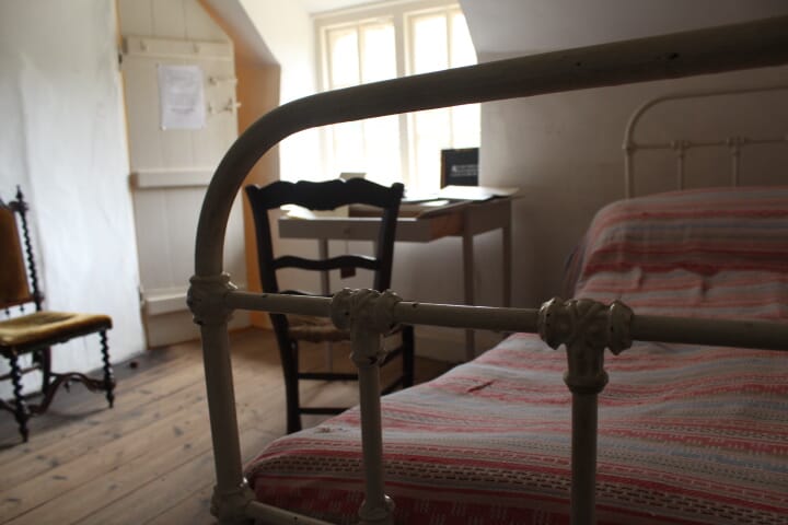 thomas hardy's cottage dorset - bedroom