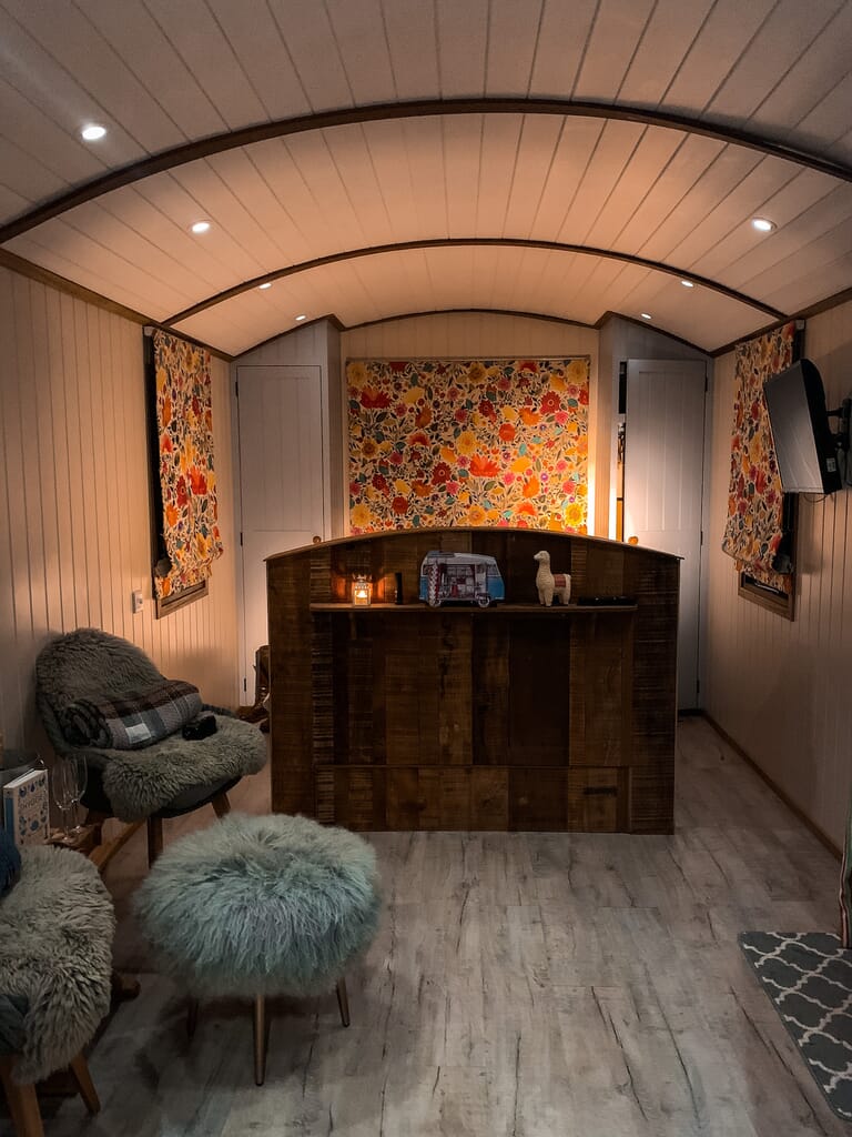 the-merry-harriers-pub-hambledon-surrey shepherd hut interior