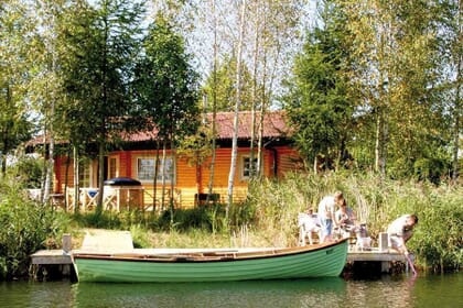 log house holidays cirencester - elsa lodge