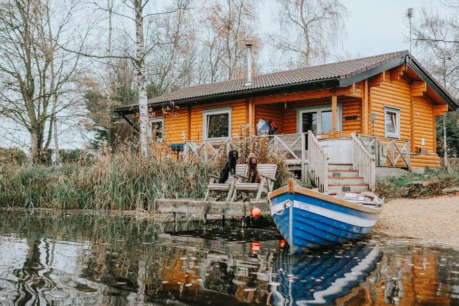 log house holidays cirencester - island lodge