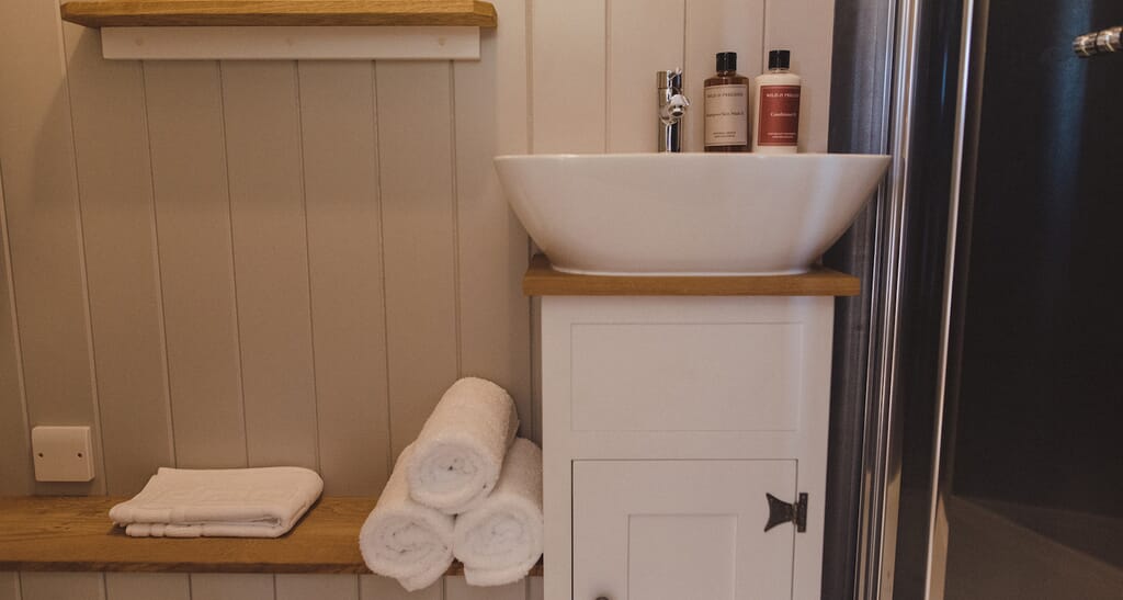long view lodge glamping in sussex - bathroom