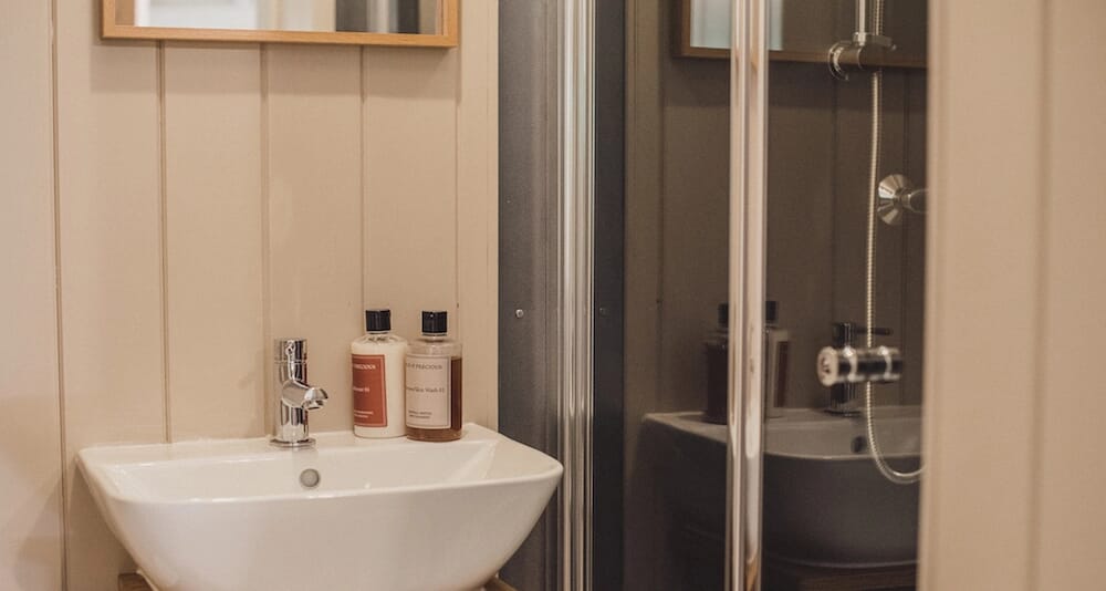 glamping sussex- the roundhouse bathroom