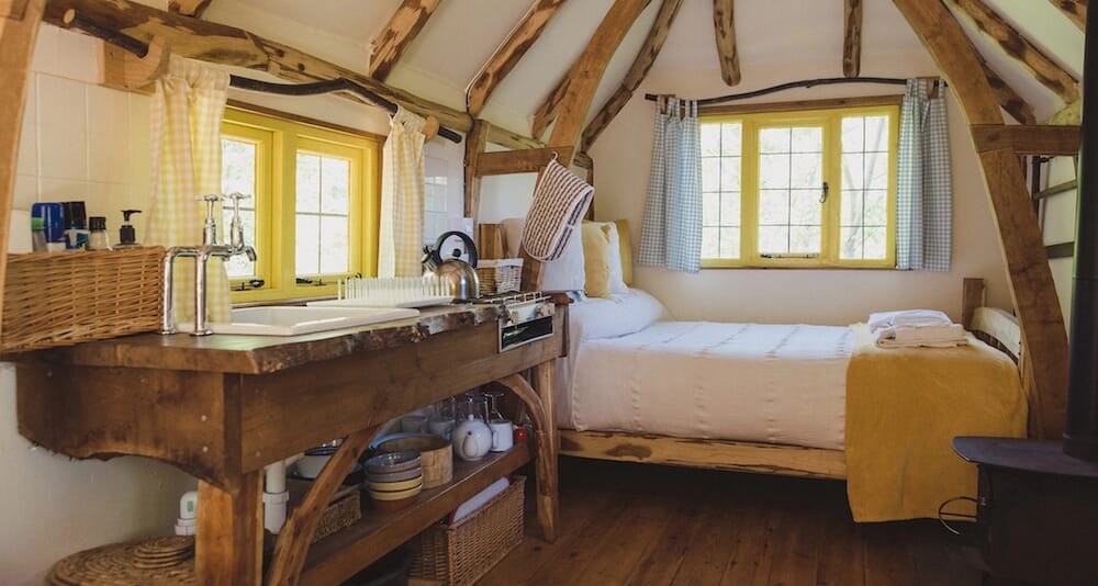 Woodcutters Cottage glamping cabin in Rye - Inside room