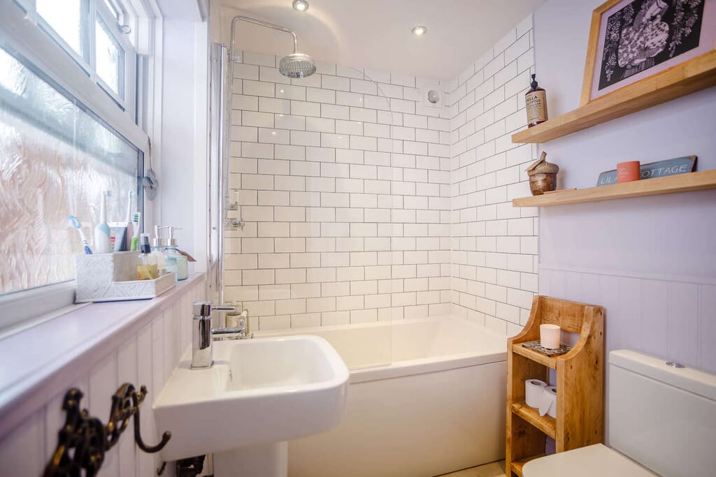 holiday cottage morpeth: lilac cottage bathroom