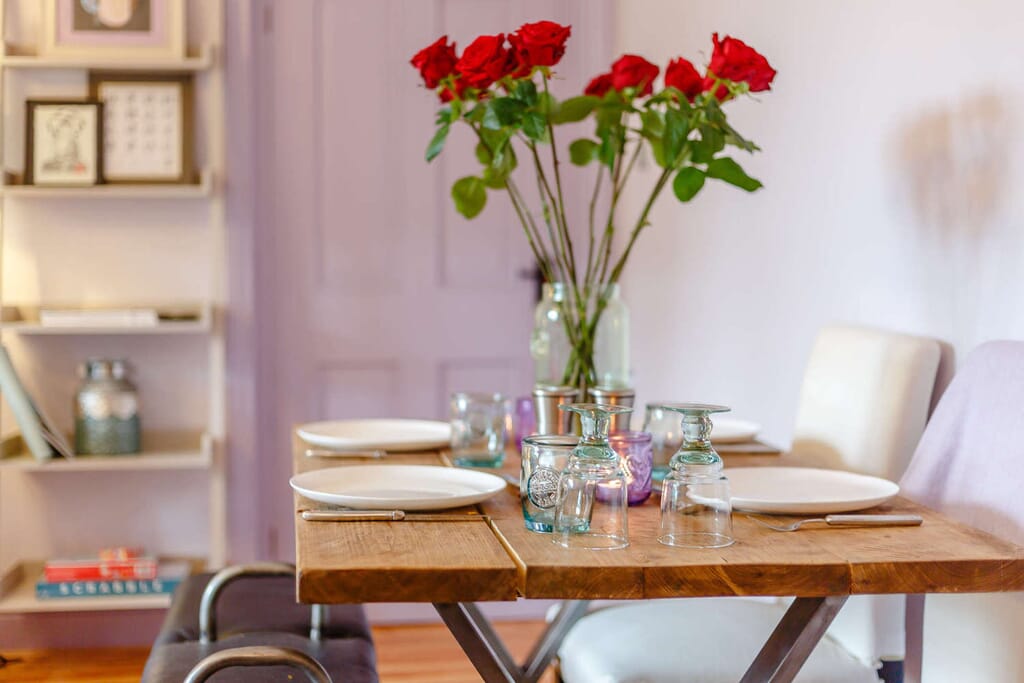 holiday cottage morpeth: lilac cottage dining table