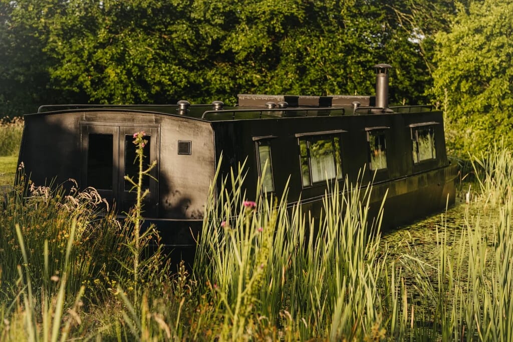 boat glamping in north devon - blackbird houseboat boat glamping in north devon - blackbird houseboat