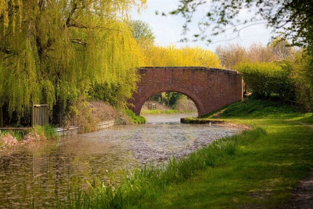 hawthorn hideaway glamping nottinghamshire - chesterfield canal bridge