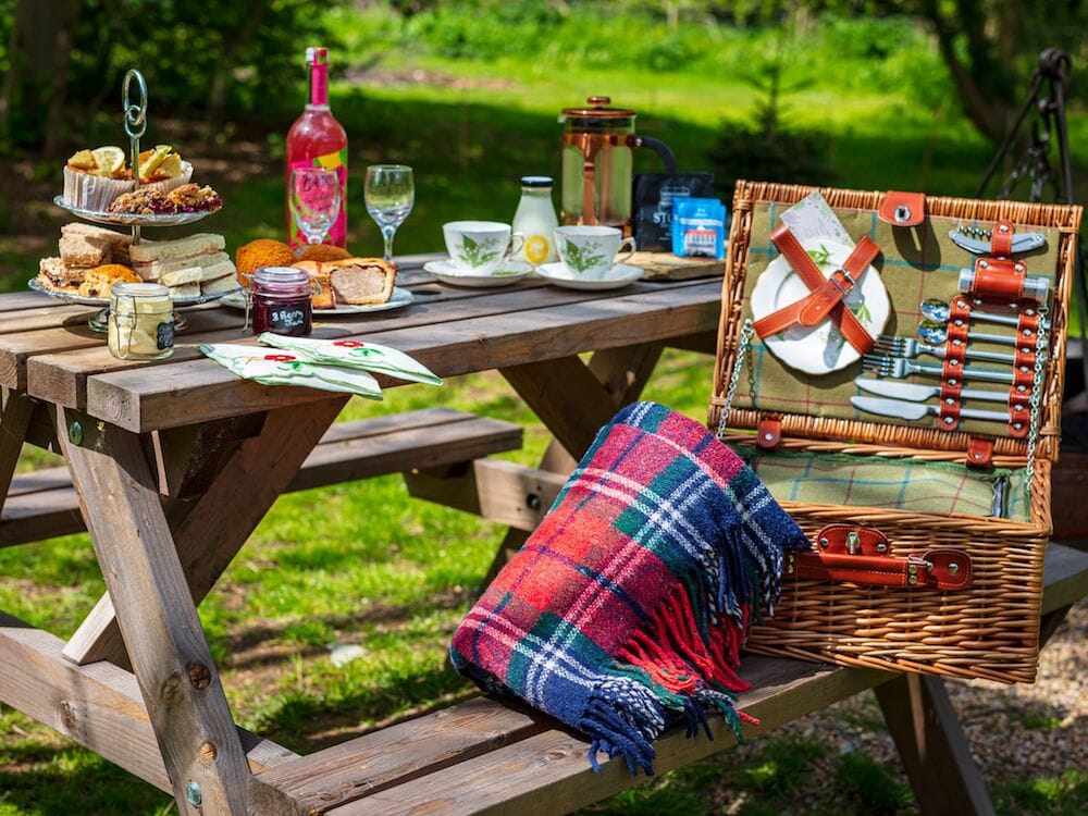 hawthorn hideaway glamping nottinghamshire - picnic