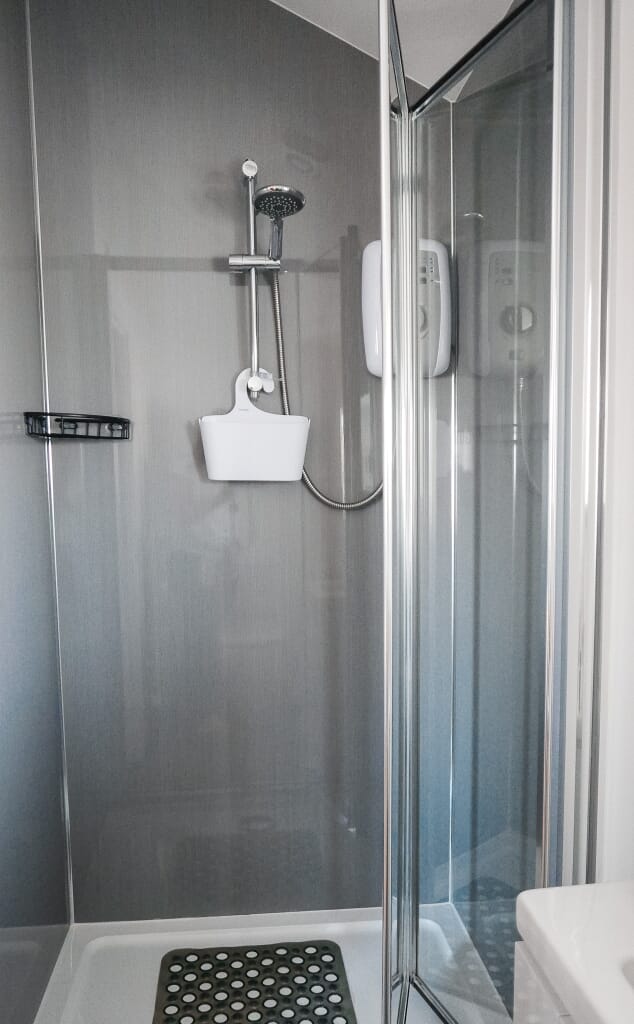 llansteffan accommodation - woodlea shower