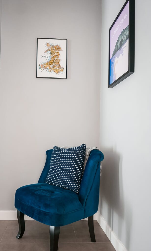 llansteffan accommodation - woodlea hallway chair