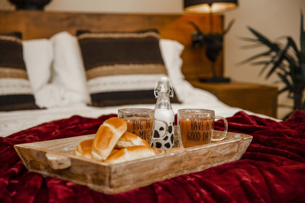 harta-retreat-luxury-glamping-woolacombe:: tipi breakfast in bed