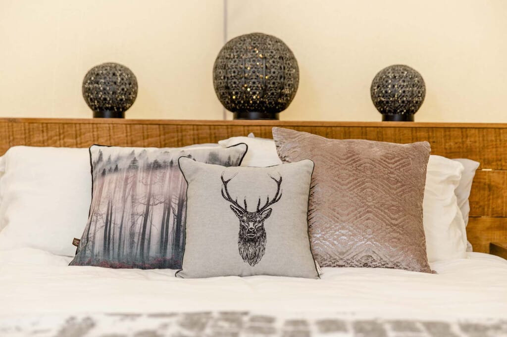 harta-retreat-luxury-glamping-woolacombe:: tipi bed harta-retreat-luxury-glamping-woolacombe:: tipi bed