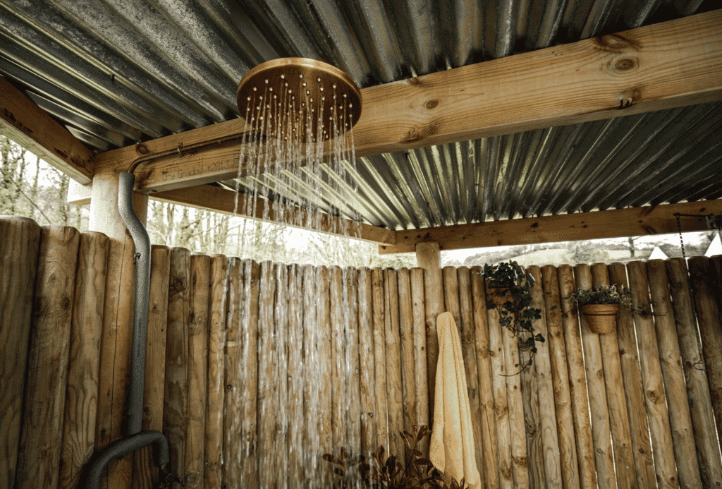 harta-retreat-luxury-glamping-woolacombe: outdoor shower