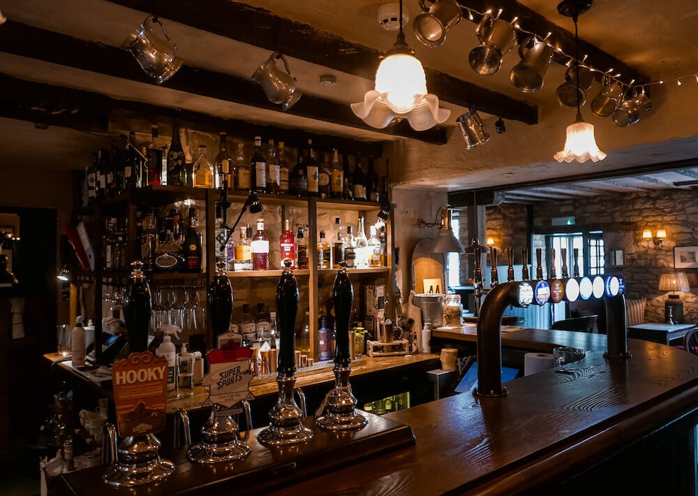 Royal Oak Pub Ramsden Oxfordshire - main bar