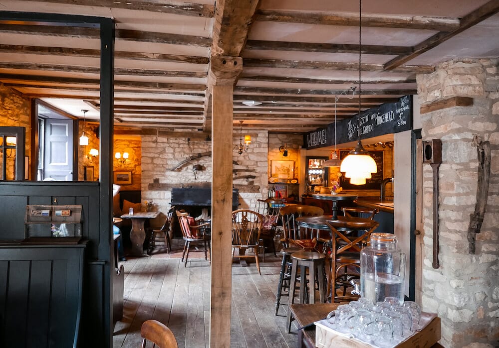 Royal Oak Pub Ramsden Oxfordshire - main abr