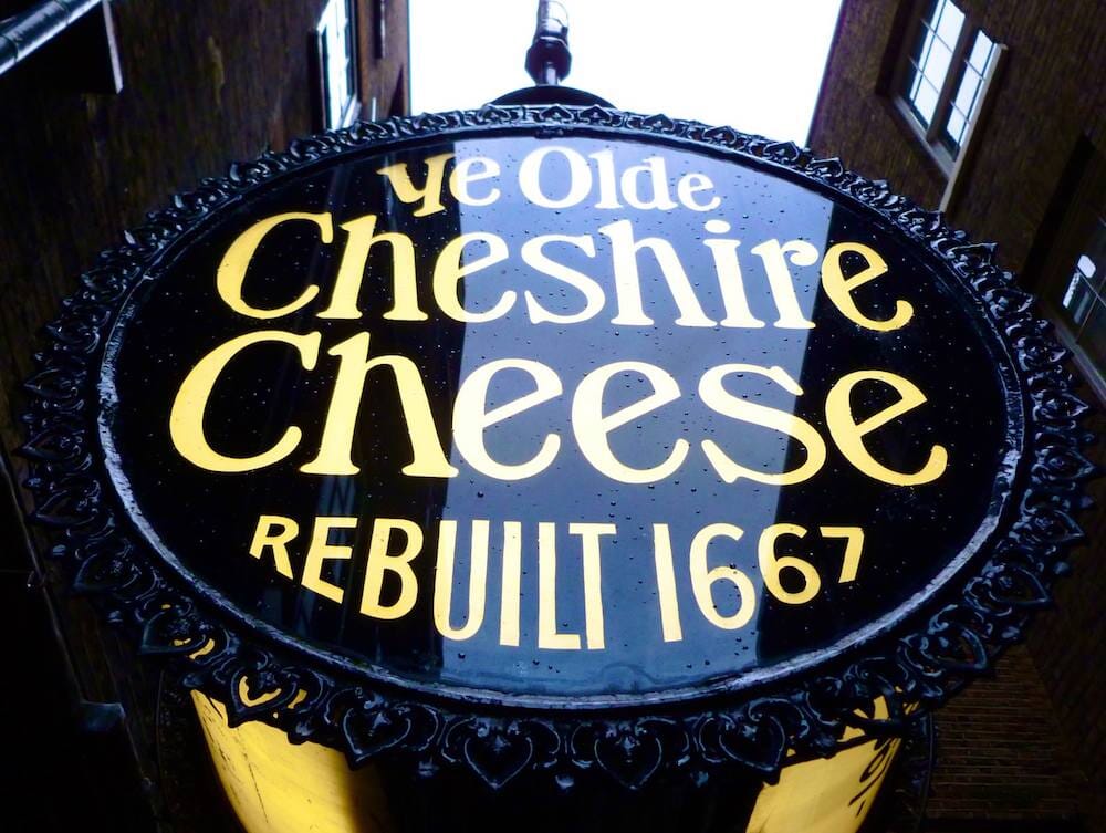 London pub tour - old cheshire cheese pub