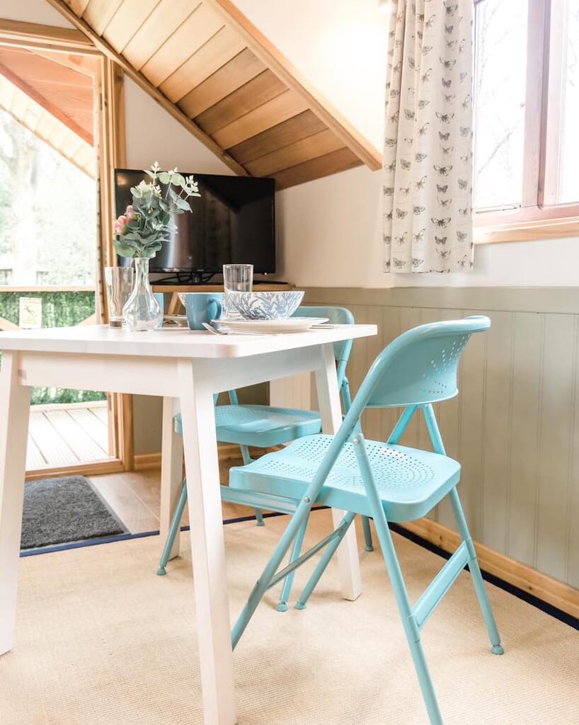 Mallory-meadows-glamping-leicestershire - dining table lodge