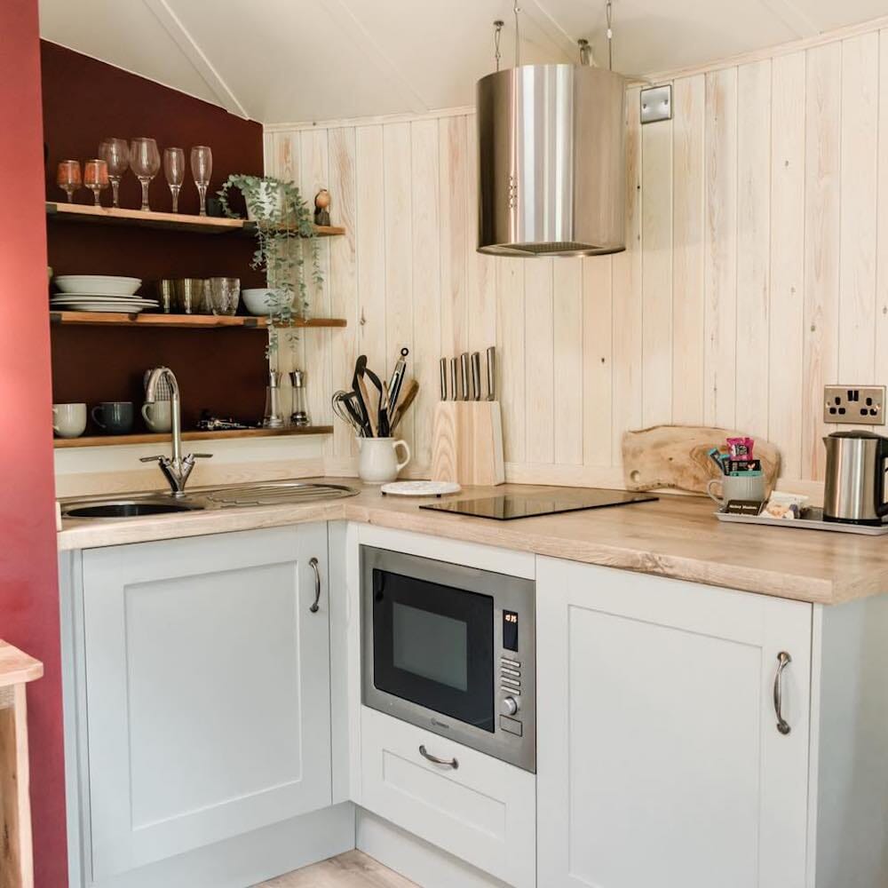 Mallory-meadows-glamping-leicestershire - kitchen lodge