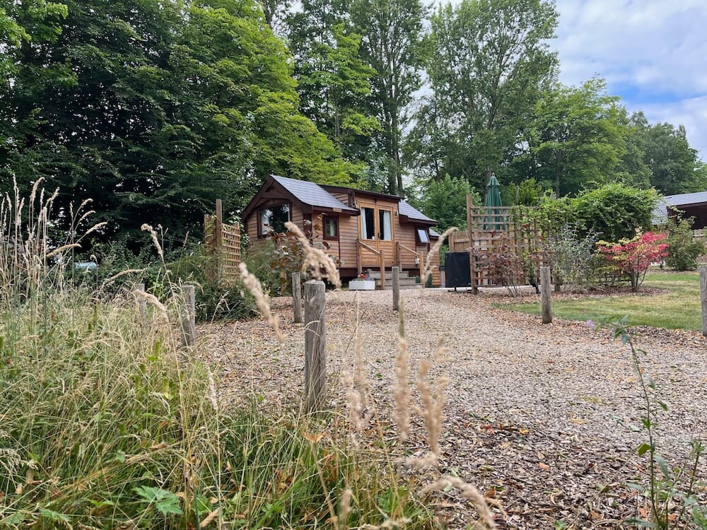 Mallory-meadows-glamping-leicestershire - exterior of lodge