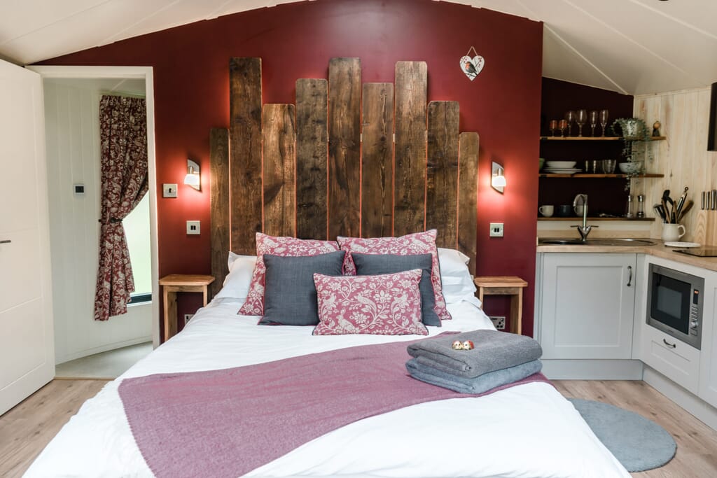 Mallory-meadows-glamping-leicestershire - robin's retreat lodge