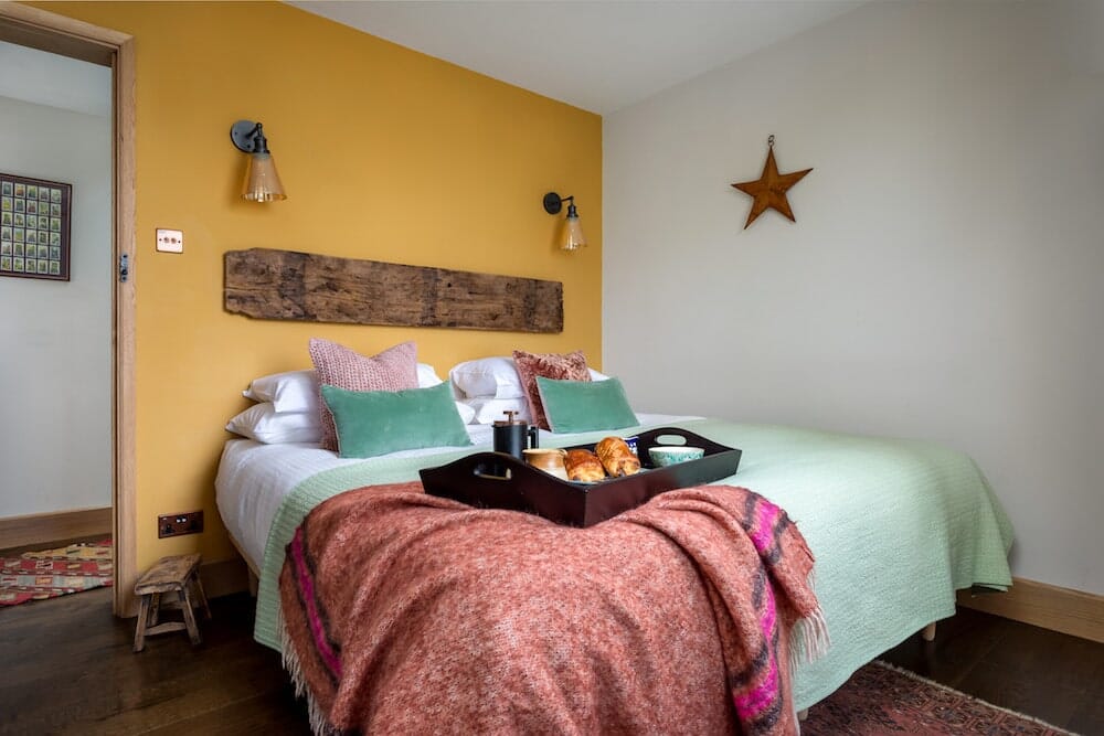elsies-cottage-malverns-hot-tub - bedroom